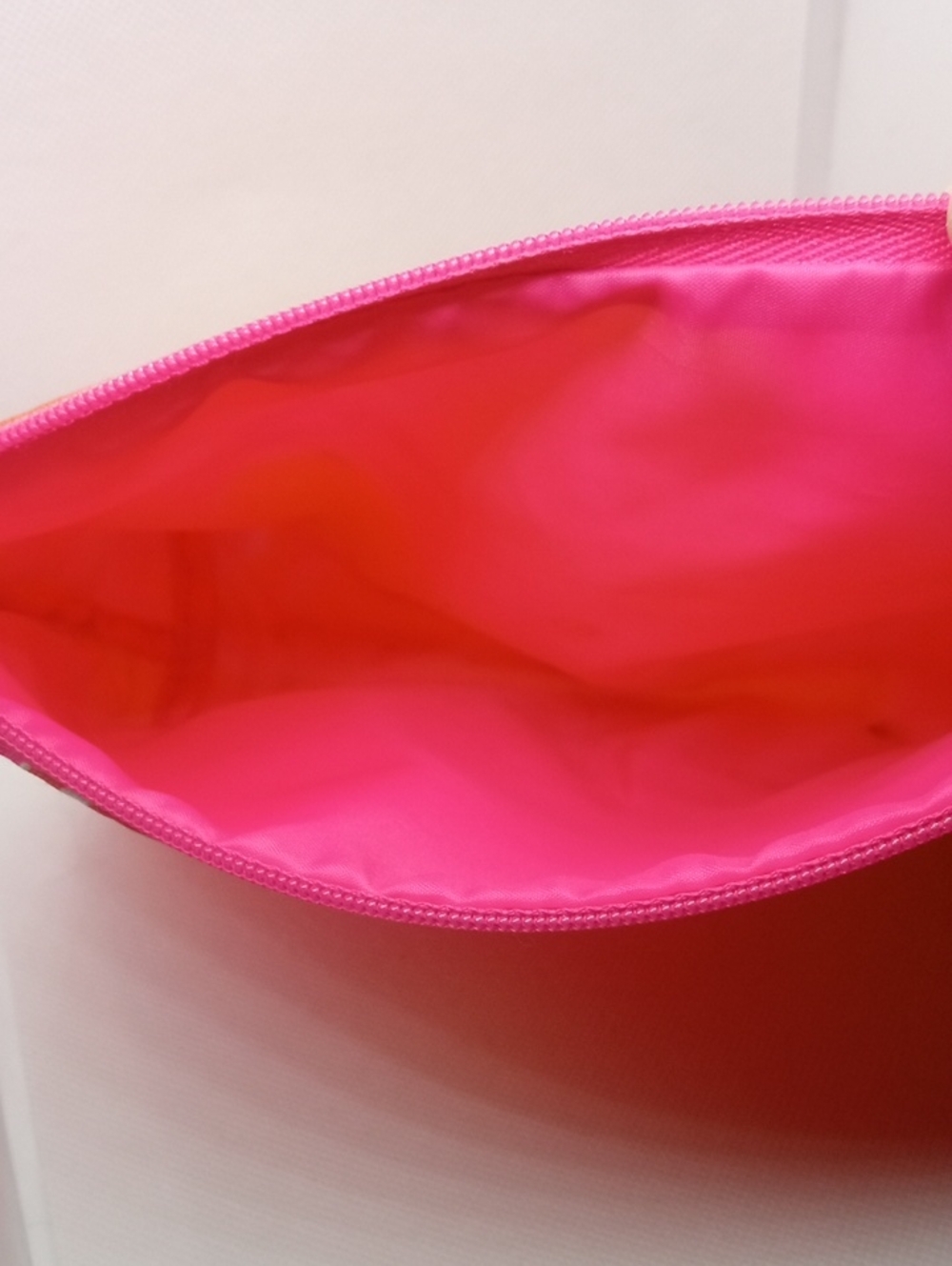CLINIQUE SUMMER MAKEUP BAG - Picture 8 of 8